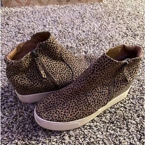 Universal threads, target booties